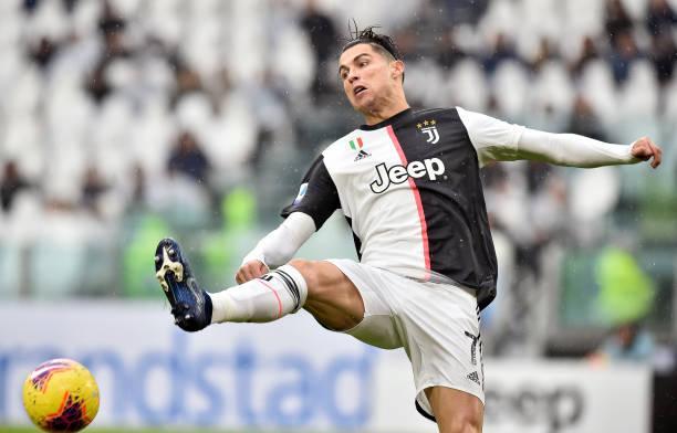  主帅战术调整见效，弱旅逼平领头羊