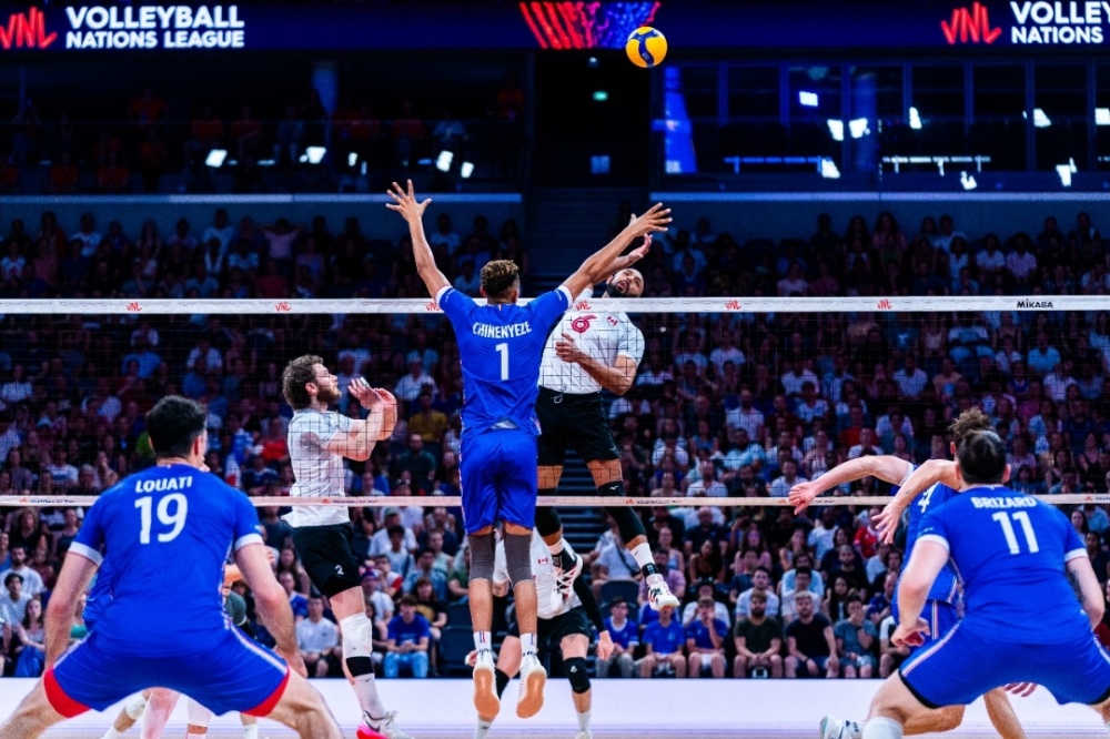  贝雷蒂尼发球上网，鹿特丹站打破冠军荒