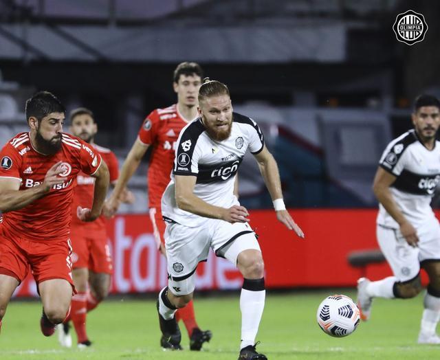  南美解放者杯，弗拉门戈客场连胜晋级