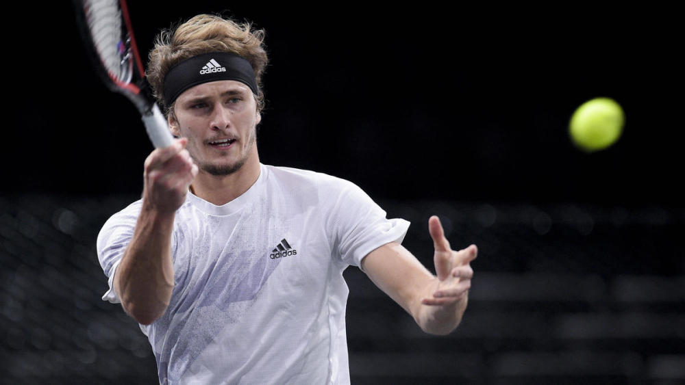  梅德韦杰夫硬地称王，上海劳力士大师赛折桂