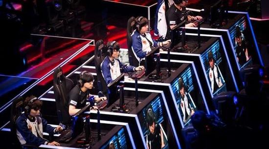  电竞周边产品热销，粉丝经济持续升温