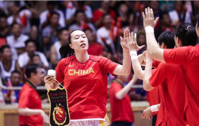  篮坛巨星闪耀全场率队豪取连胜