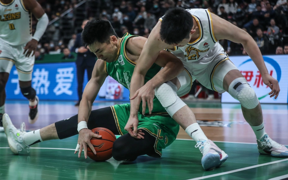  浙江东阳光外线发威射落广州龙狮